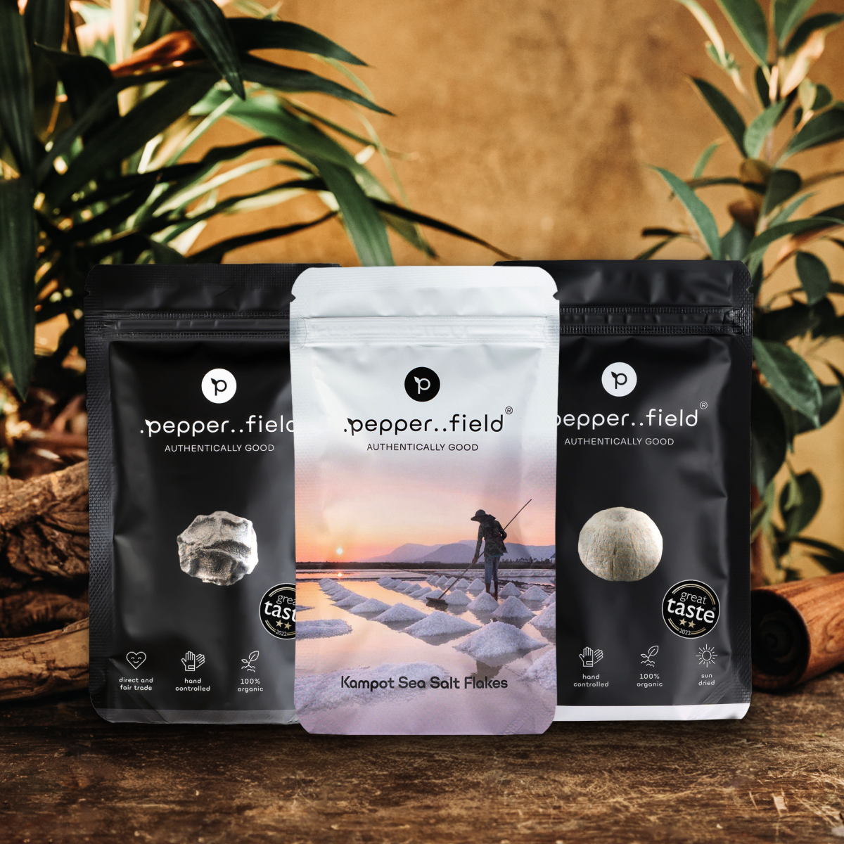 2+1: čierne a biele kampotské korenie, soľné pyramídy (Salt Flakes) 