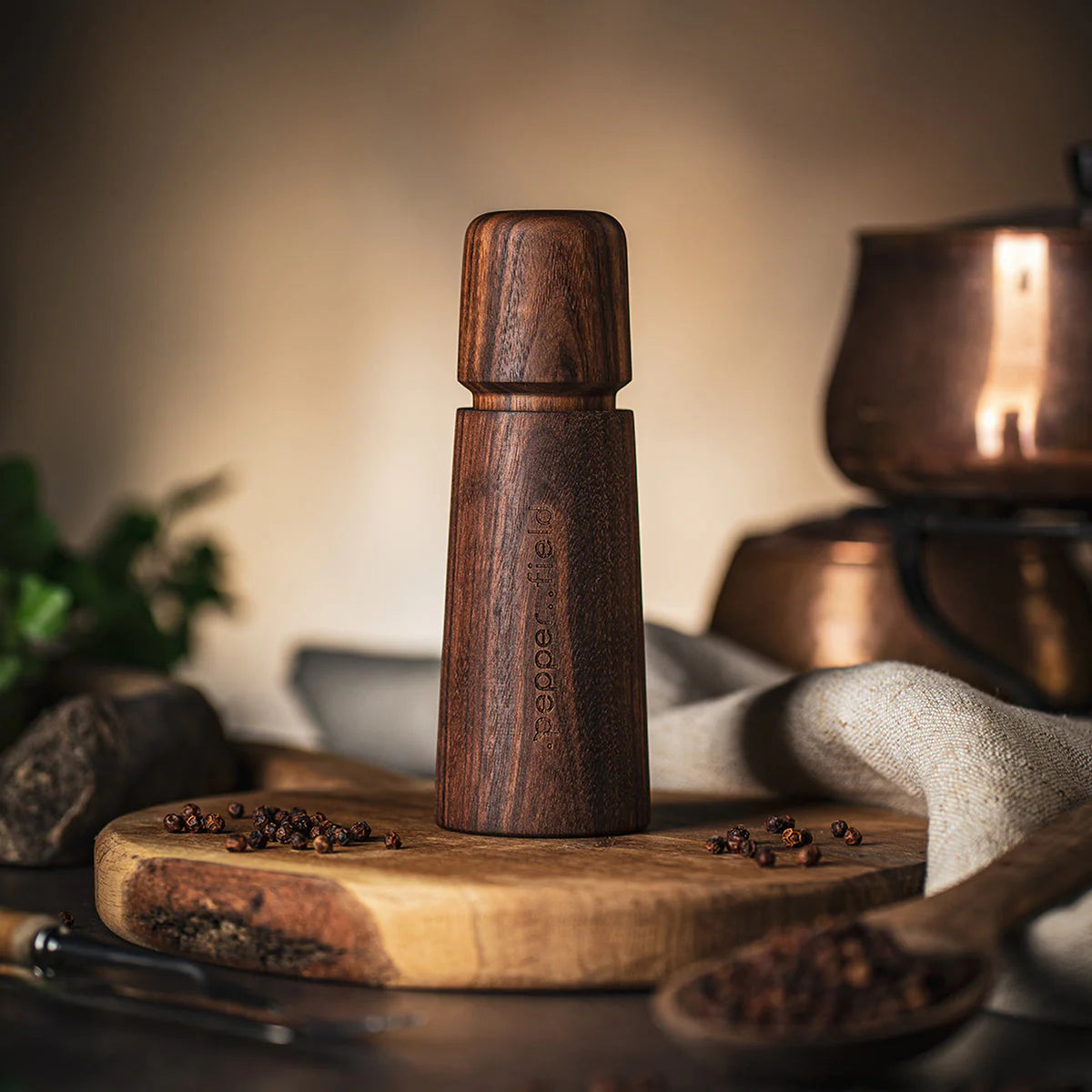 Brown Scandinavian Grinder for pepper (17cm) + black pepper 20g (free) 