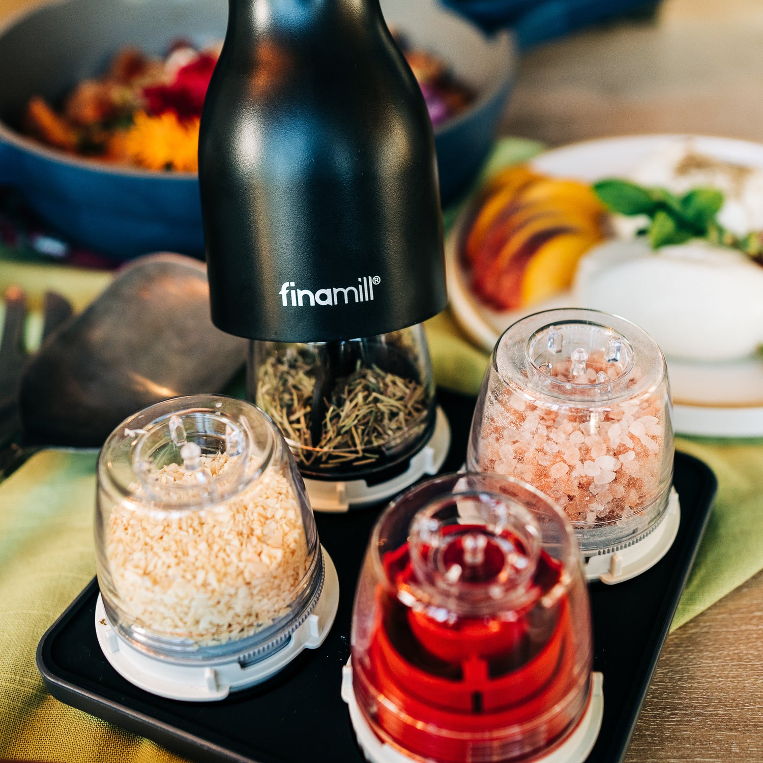 Maxi gift set FinaMill – matte black rechargeable Grinder with four containers and a stand 