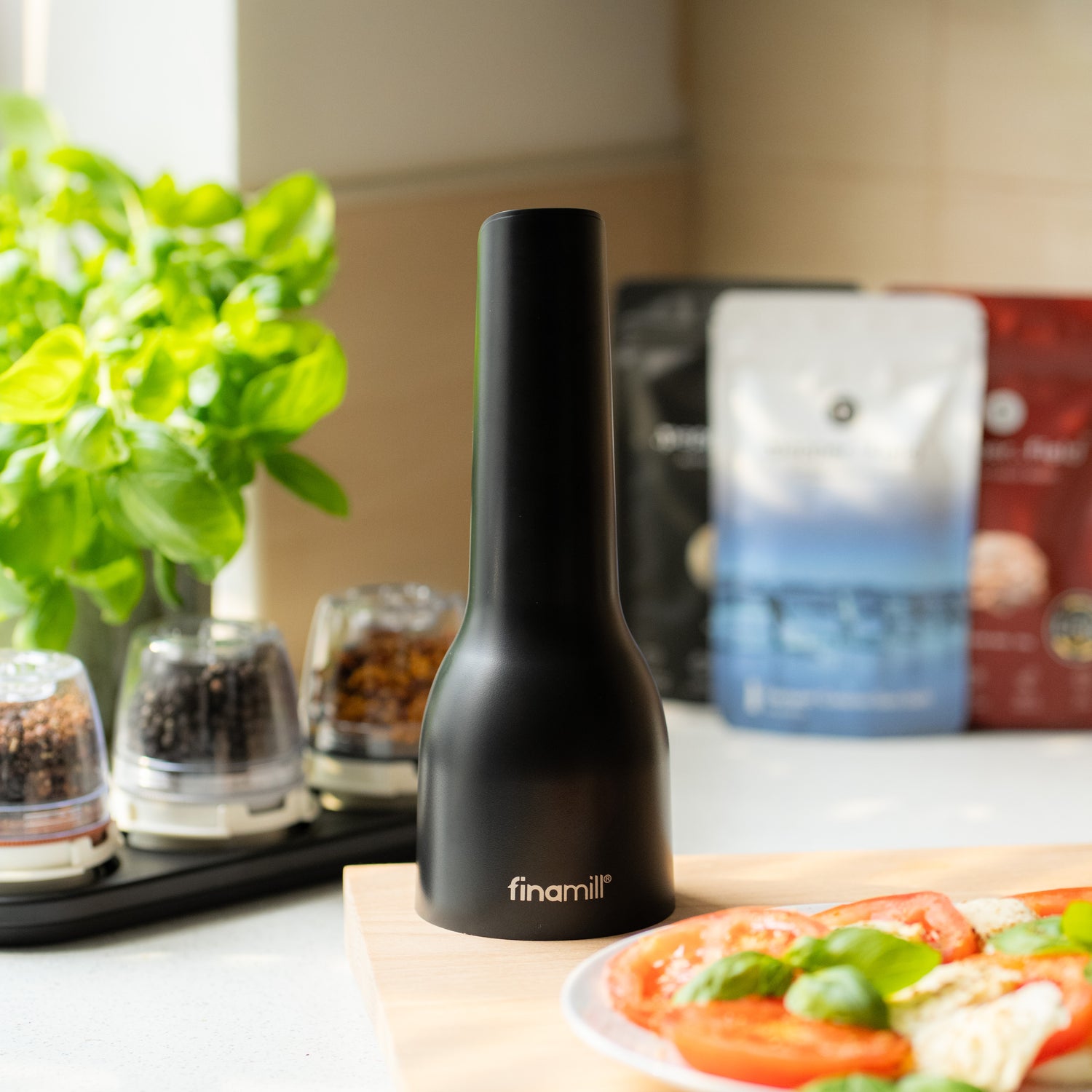 FinaMill black, rechargeable Grinder with two containers 